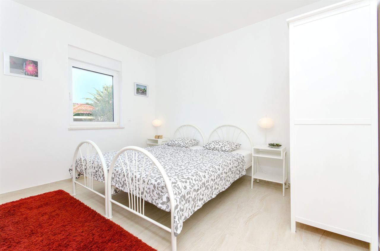 Apartments Branimir Мандре Экстерьер фото