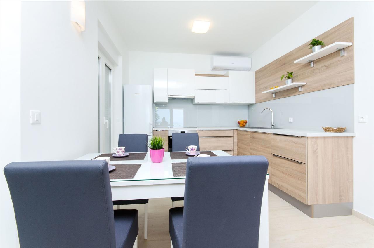 Apartments Branimir Мандре Экстерьер фото